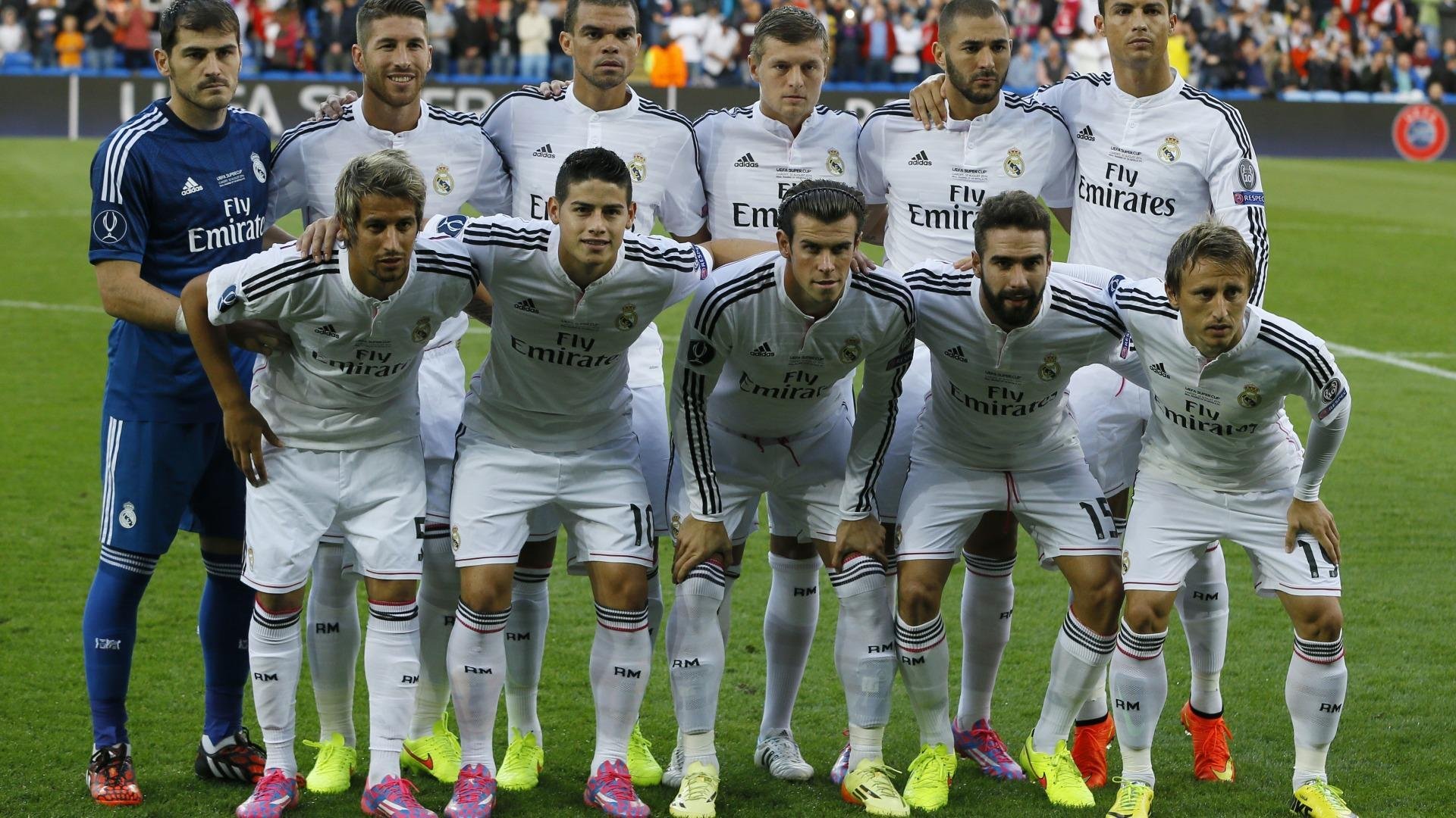 球队在防守回合中通过沟通减少对手空位机会，球队防守效率